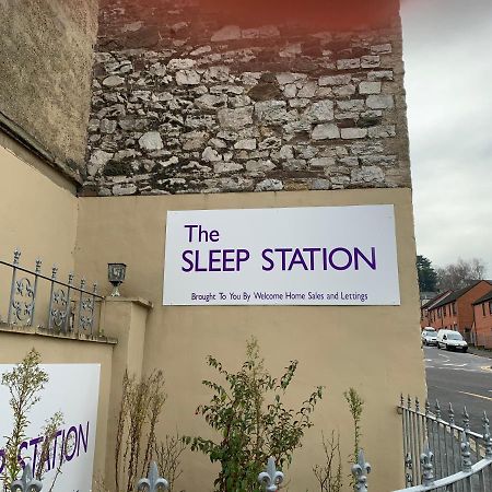 Отель The Sleep Station Newport Экстерьер фото