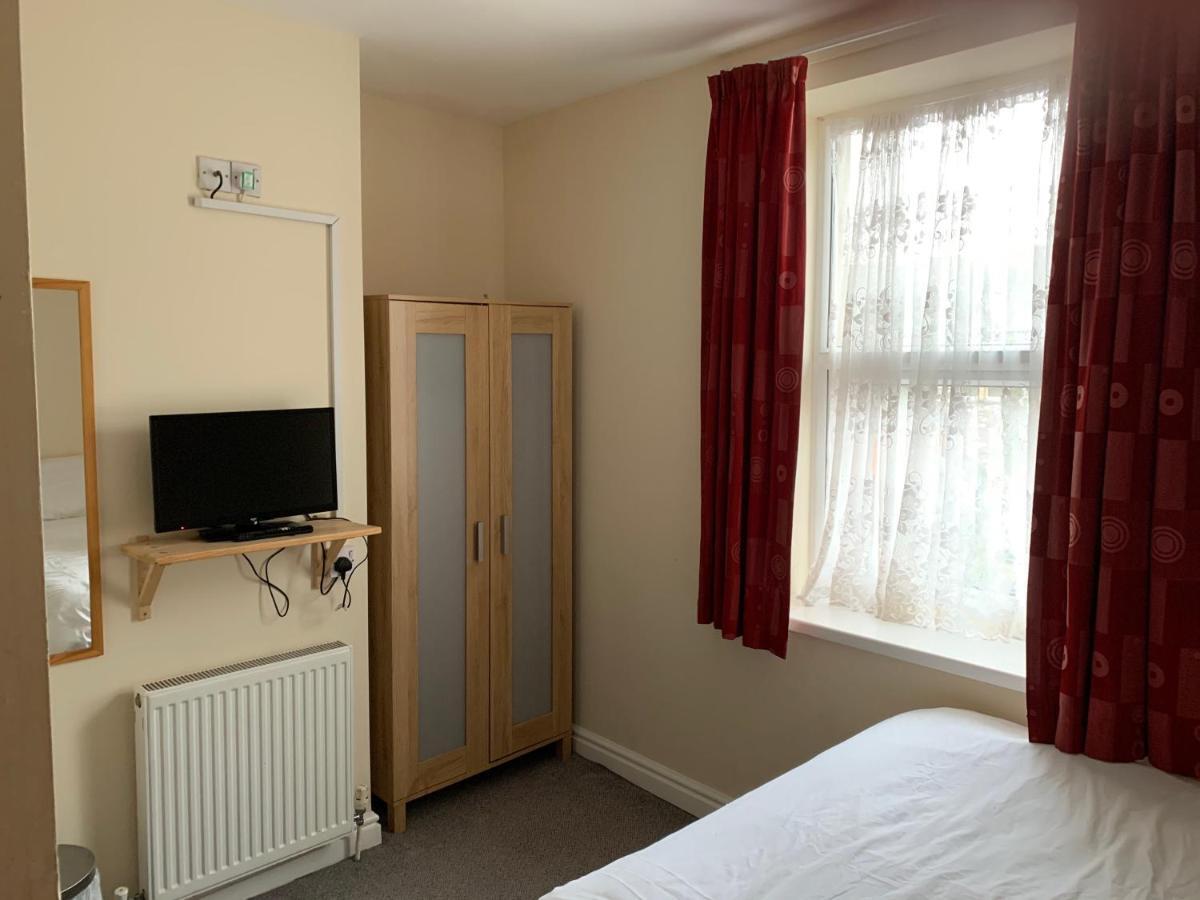Отель The Sleep Station Newport Экстерьер фото