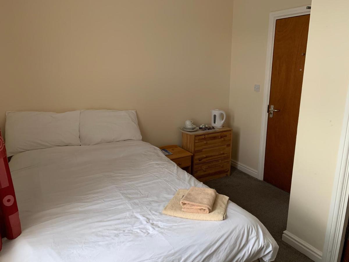 Отель The Sleep Station Newport Экстерьер фото